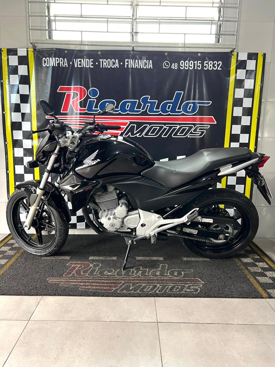 CB 300R (2013)