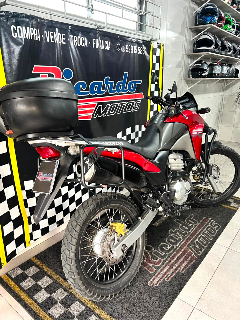XRE 300 (2013)